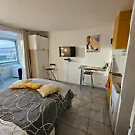 Proche Gare Apartman *