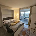 Proche Gare Apartman *